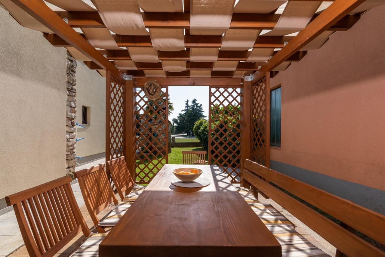 App Sandro With Common Pool Porec Exterior photo