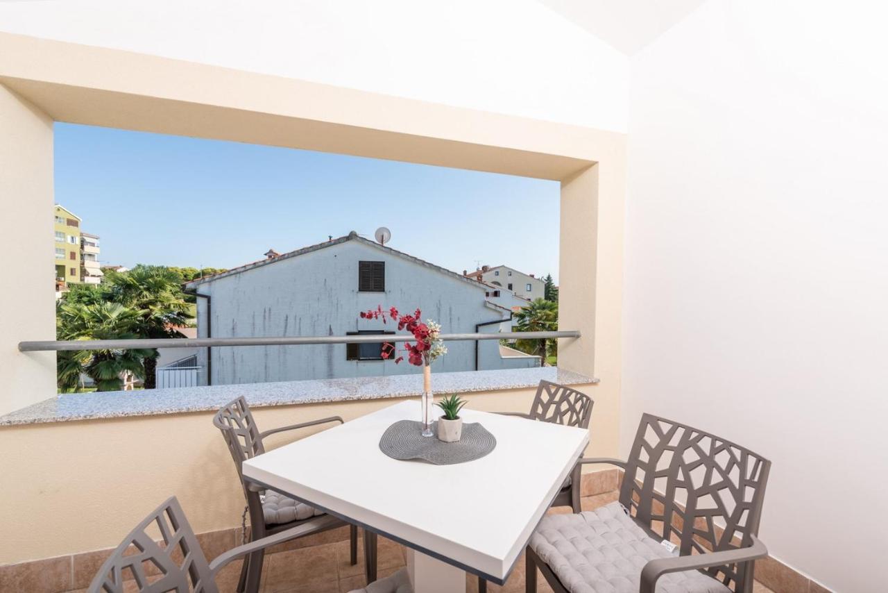 App Sandro With Common Pool Porec Exterior photo