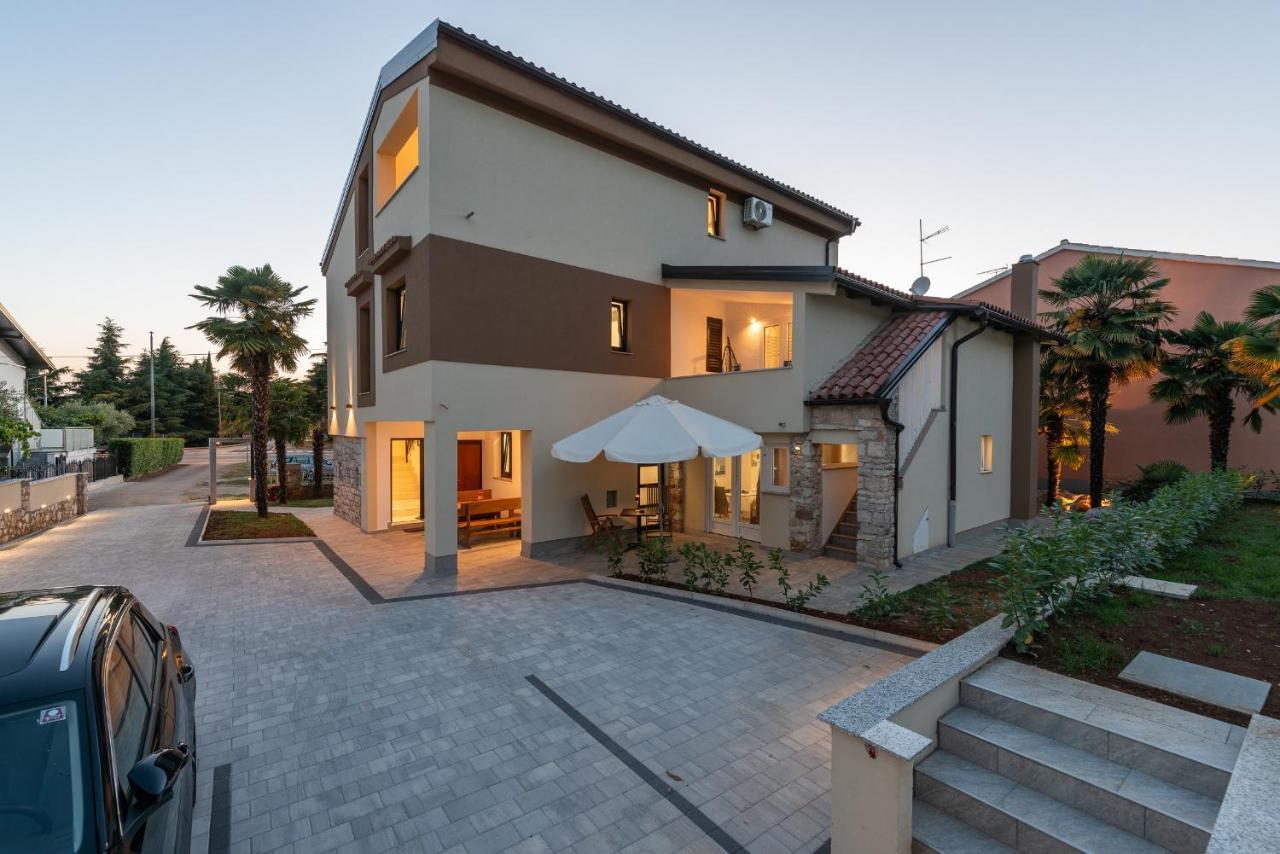 App Sandro With Common Pool Porec Exterior photo