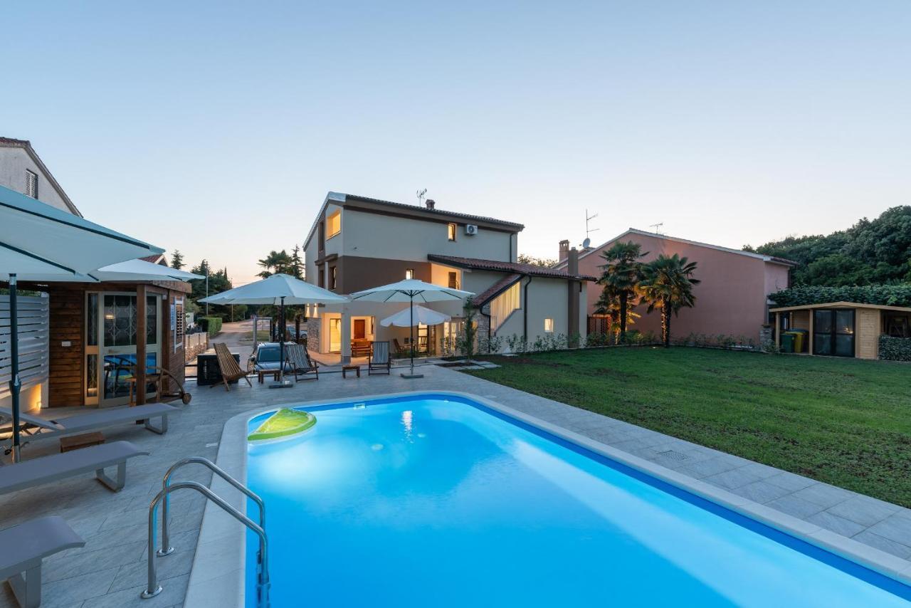 App Sandro With Common Pool Porec Exterior photo