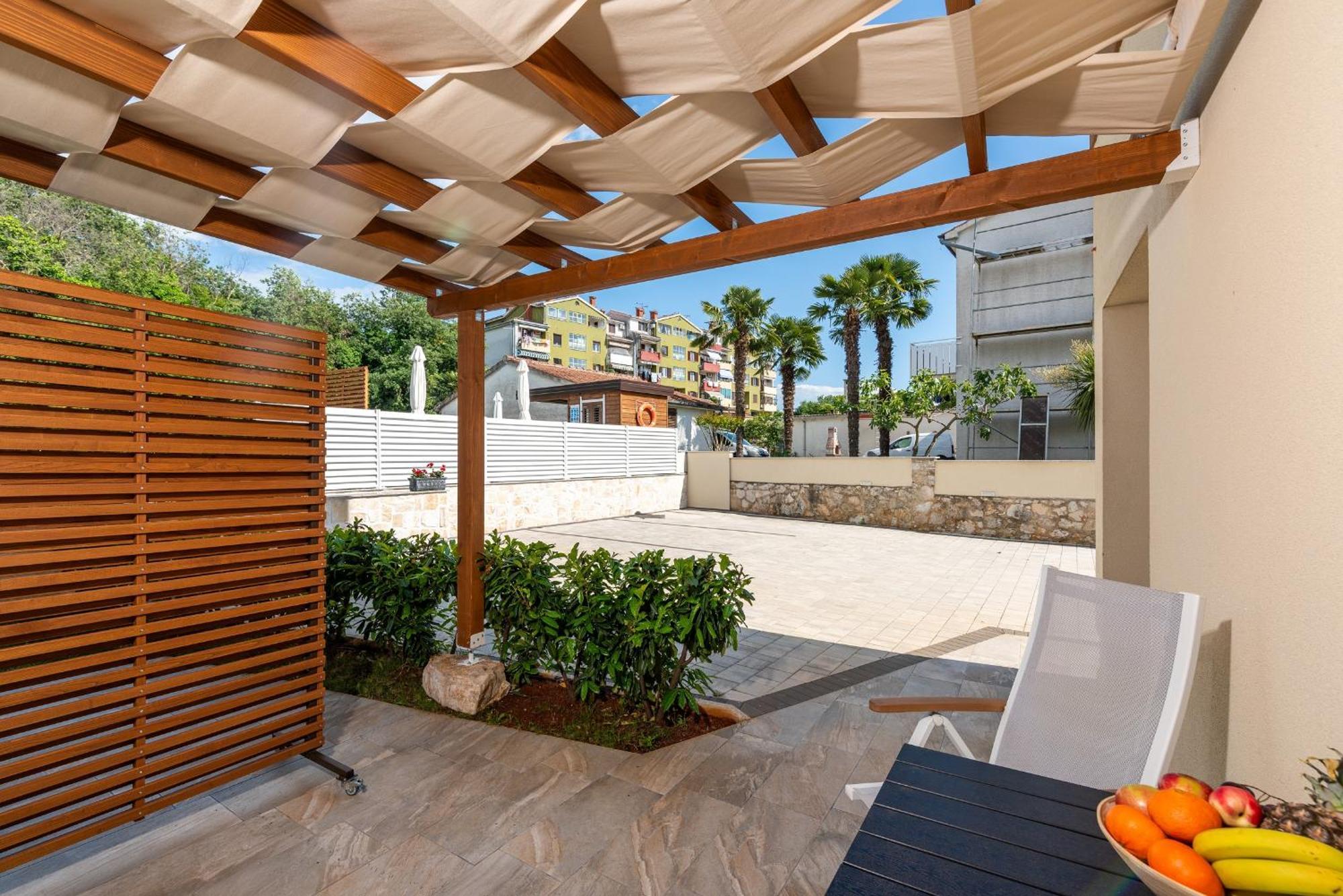 App Sandro With Common Pool Porec Exterior photo