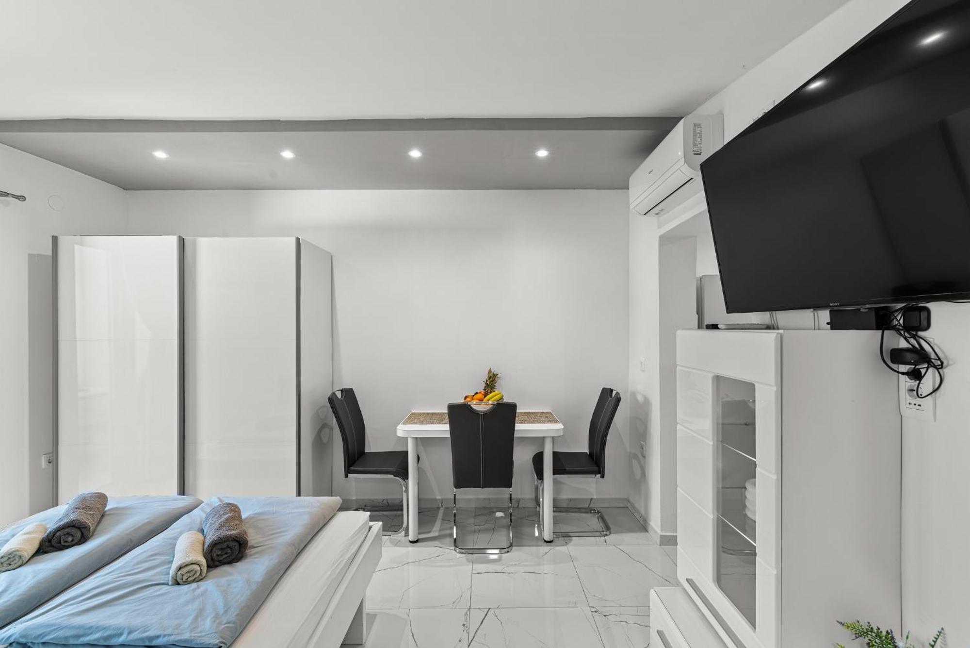 App Sandro With Common Pool Porec Room photo