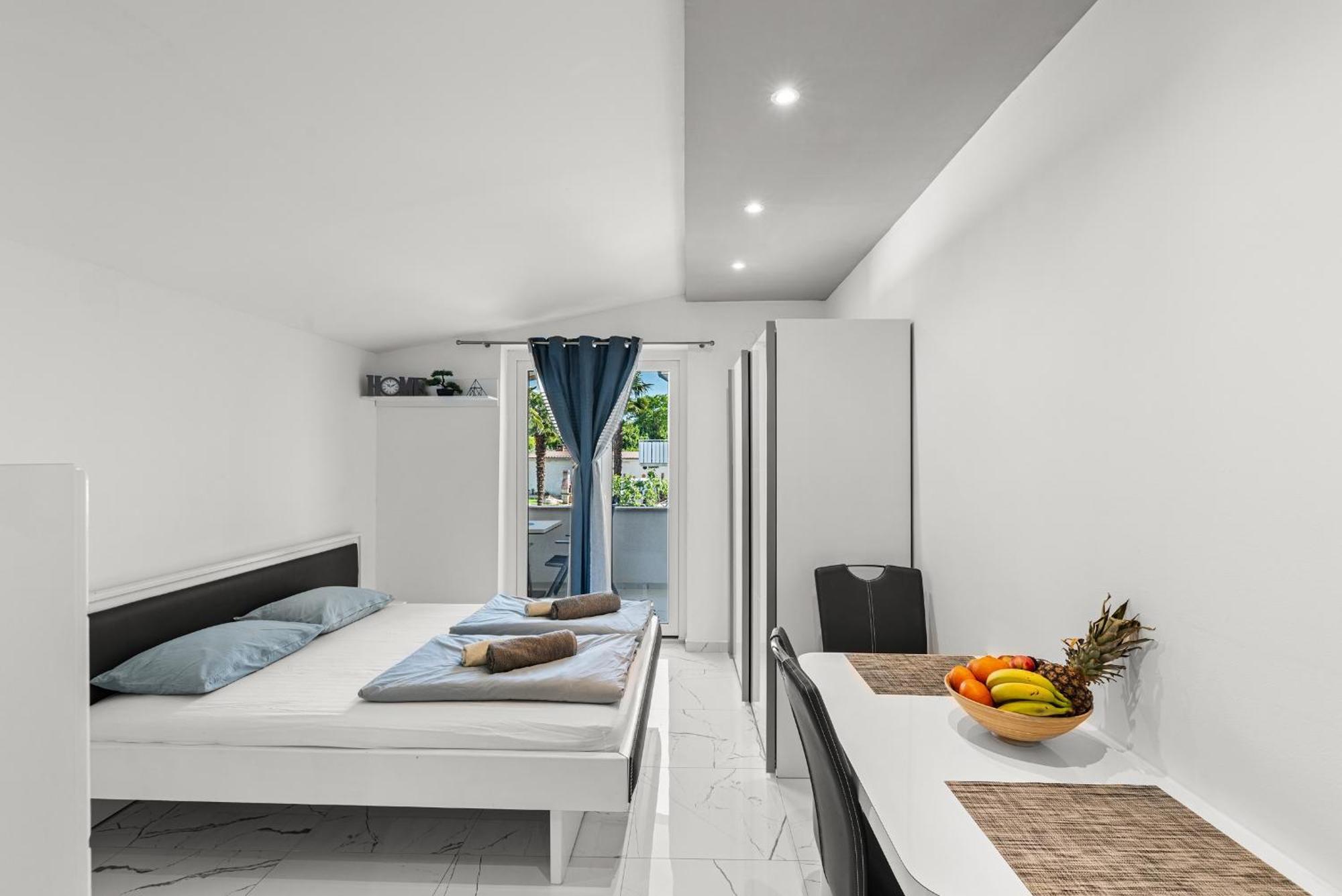 App Sandro With Common Pool Porec Exterior photo