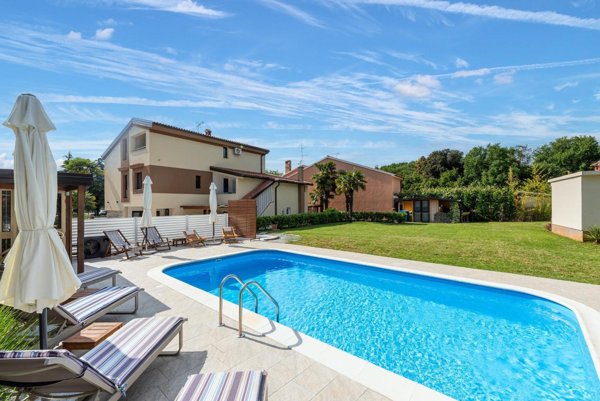 App Sandro With Common Pool Porec Exterior photo
