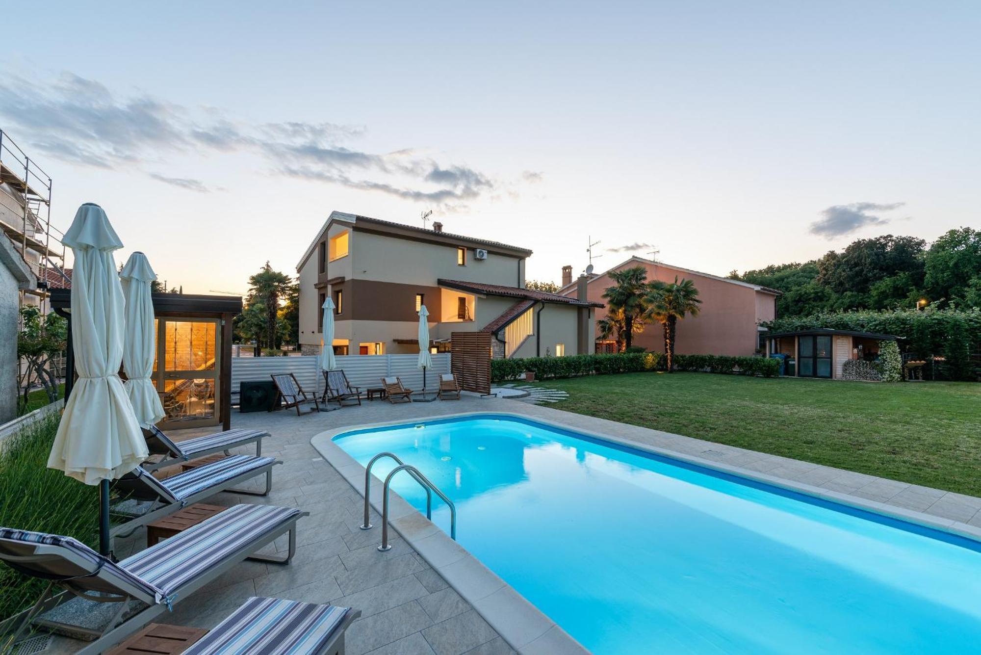 App Sandro With Common Pool Porec Exterior photo