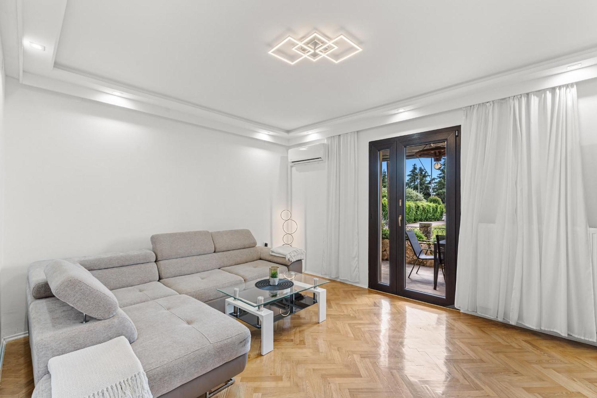 App Sandro With Common Pool Porec Exterior photo